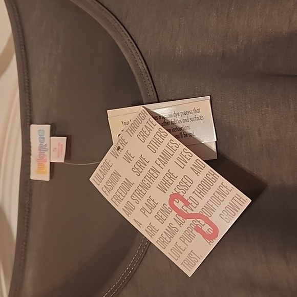 LuLaRoe Classic T S - Picture 2 of 3